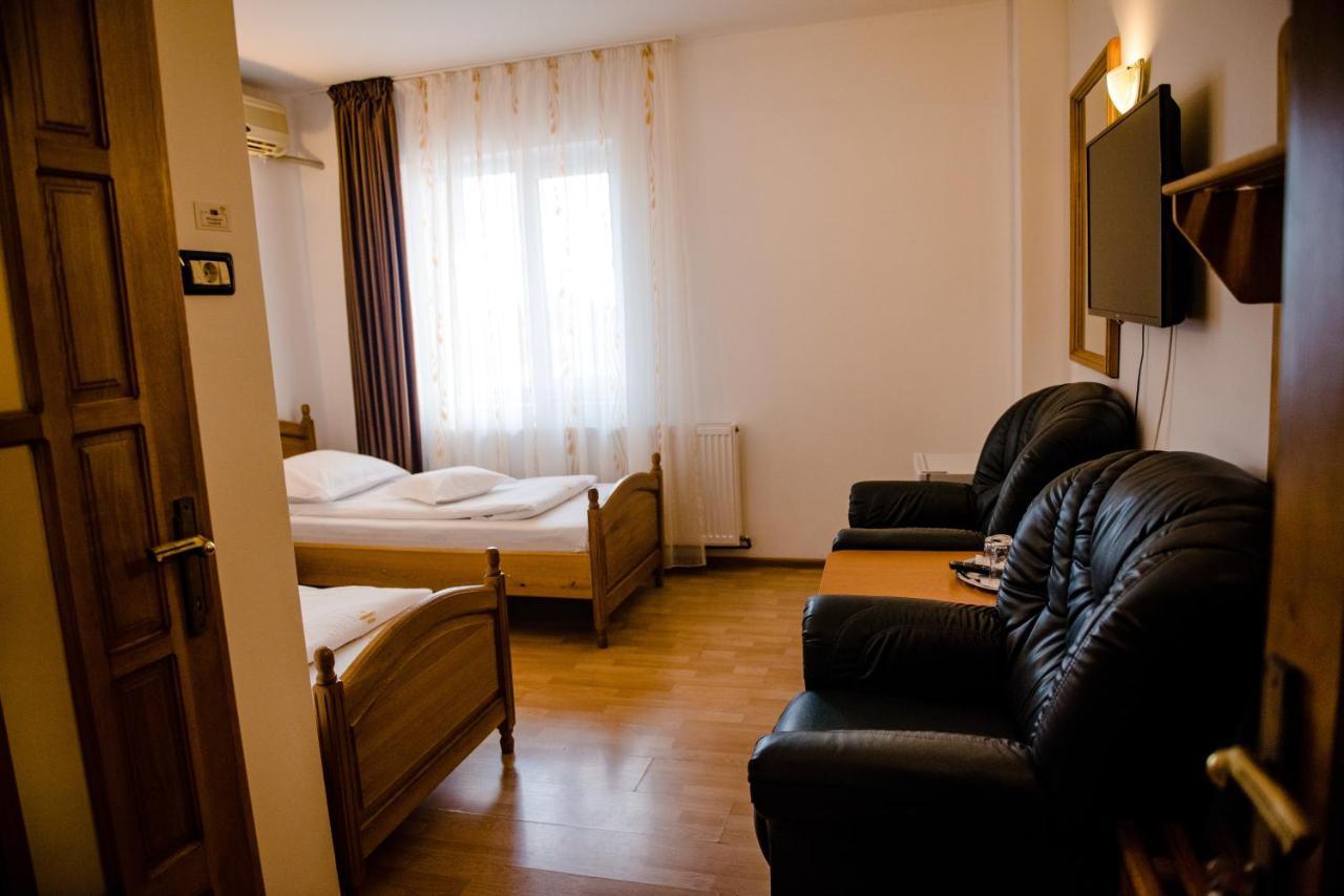 Pensiune Roua Arad Exterior photo