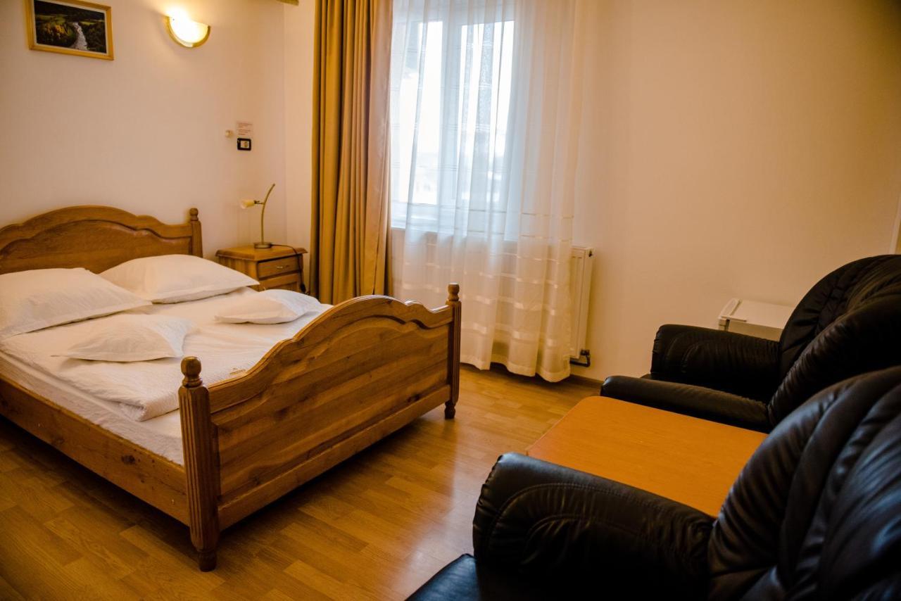 Pensiune Roua Arad Exterior photo
