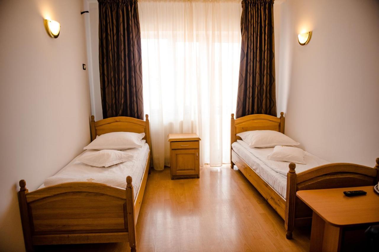 Pensiune Roua Arad Exterior photo