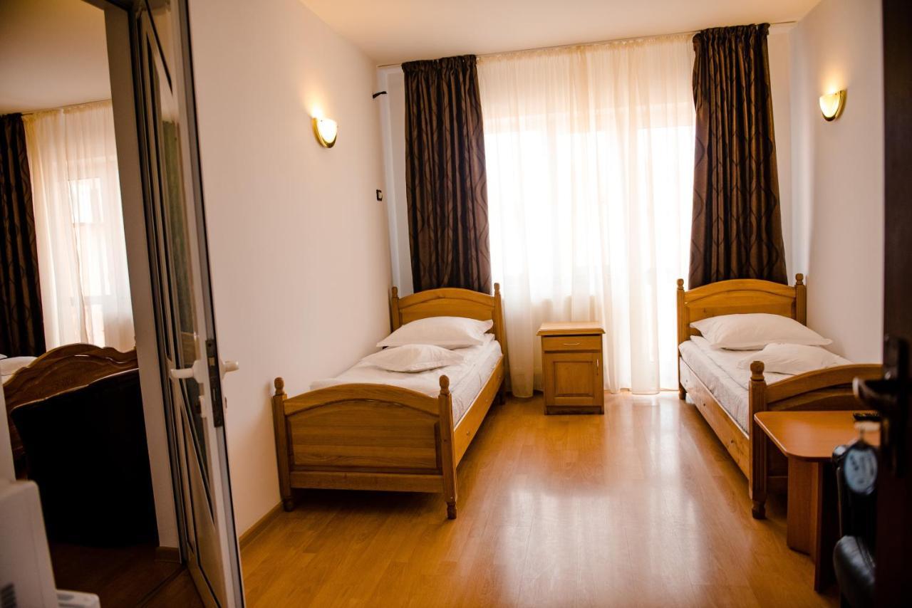 Pensiune Roua Arad Exterior photo